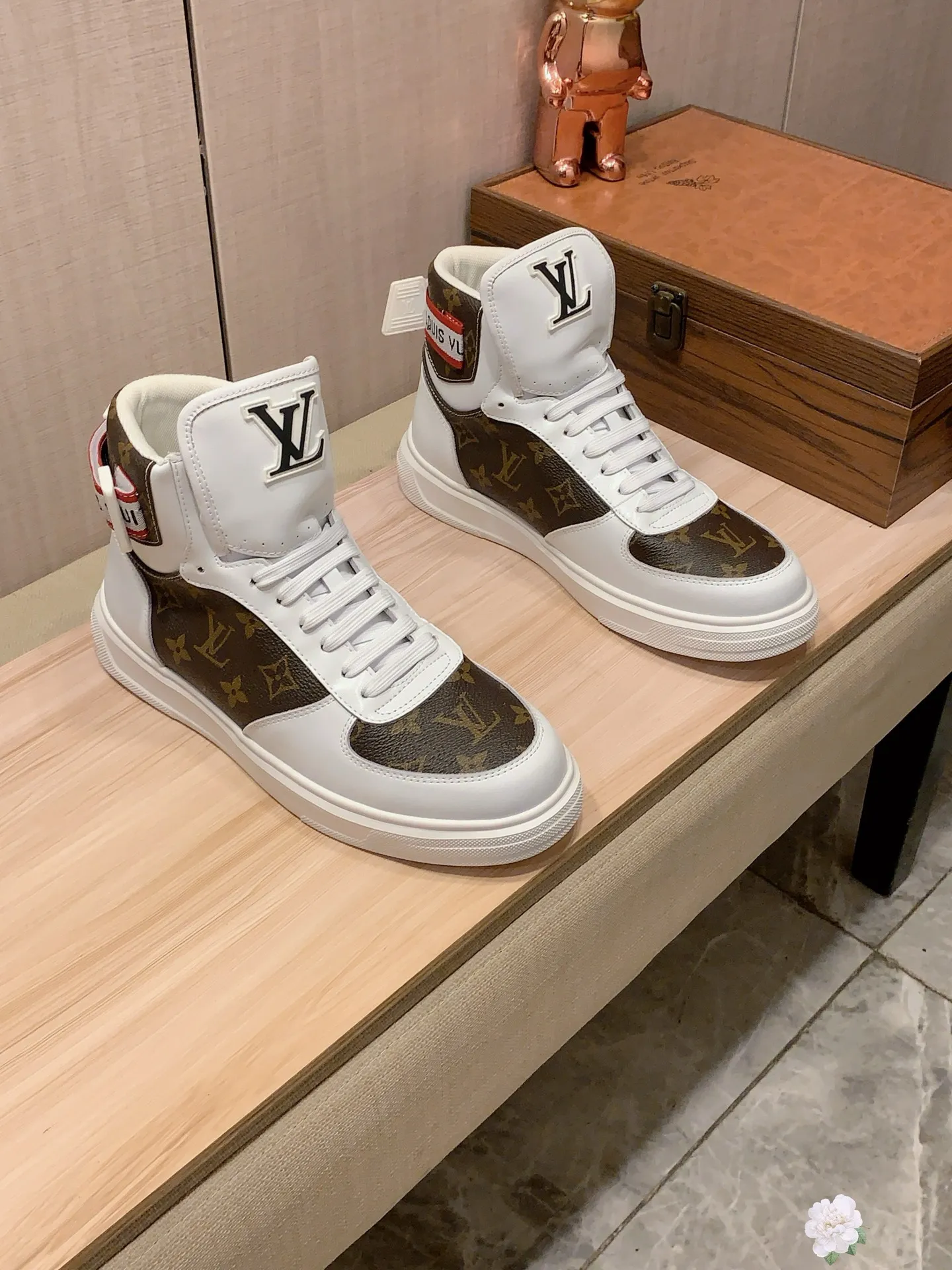 High-top men's shoes 💰442💰💰🎩🎩[Lightning][Lightning] "LV*" latest • popular casual shoes, top brand [seduce] luxury~purchase, top~quality. [Strong] The upper is made of imported breathable cowhide with fabric material ➕ Breathable sheepskin feet (•) and fine workmanship. The original stylish and stylish soft rubber wear-resistant and non-slip outsole is light and comfortable on the feet. The real thing looks better when taken in real life. 111: code: 38-44, 2️⃣ colors selected
